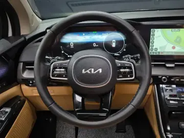 2023 Kia Carnival с пробегом 77 358 км