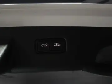 2023 Kia Carnival с пробегом 77 358 км