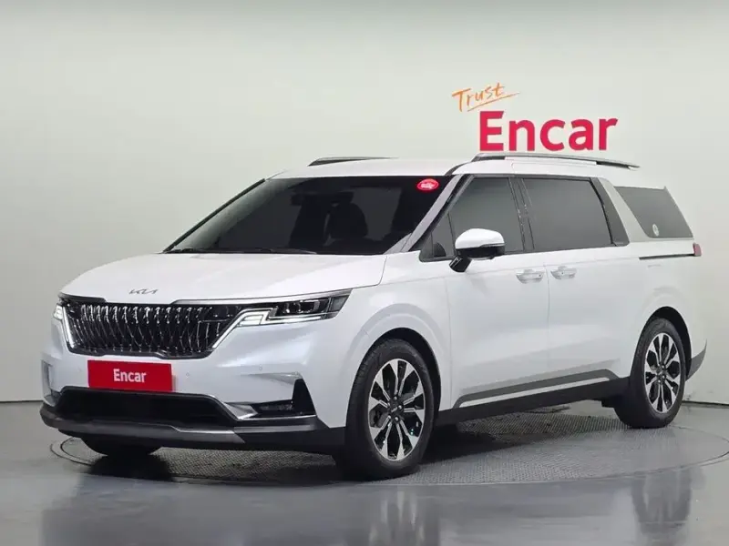 2023 Kia Carnival с пробегом 24 013 км