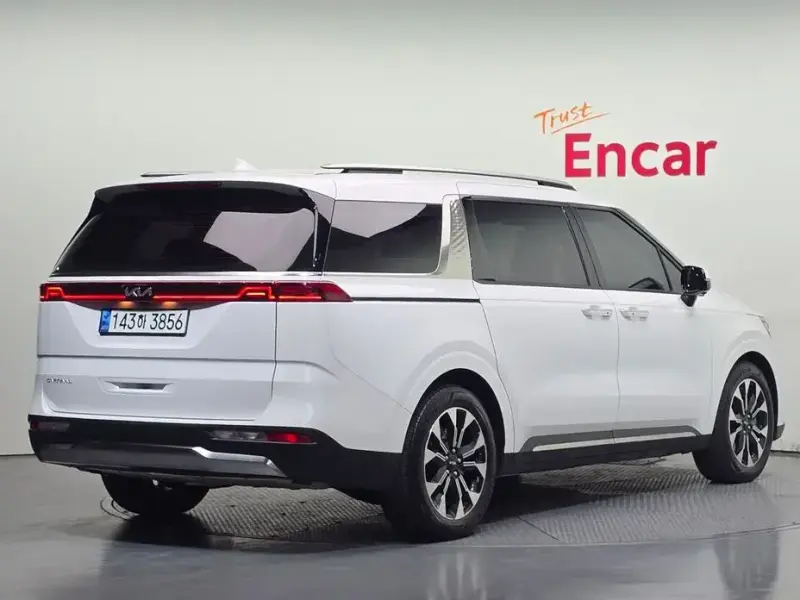 2023 Kia Carnival с пробегом 24 013 км