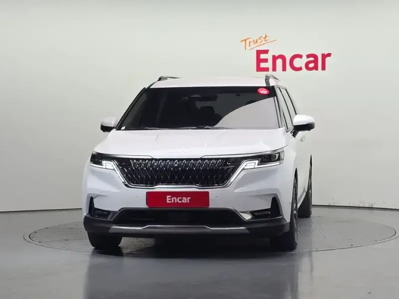 2023 Kia Carnival с пробегом 24 013 км