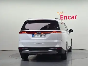 2023 Kia Carnival с пробегом 24 013 км