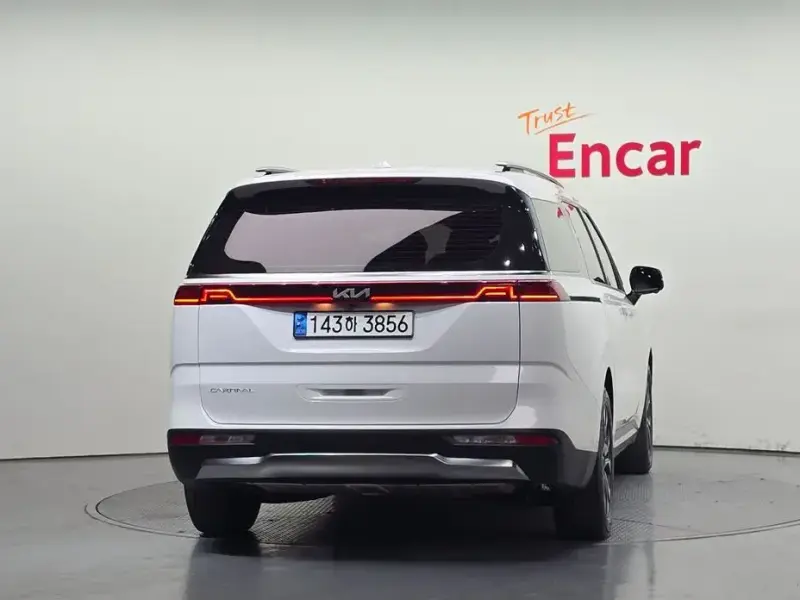 2023 Kia Carnival с пробегом 24 013 км