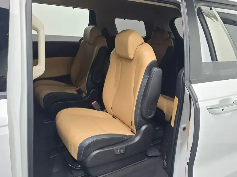 2023 Kia Carnival с пробегом 24 013 км