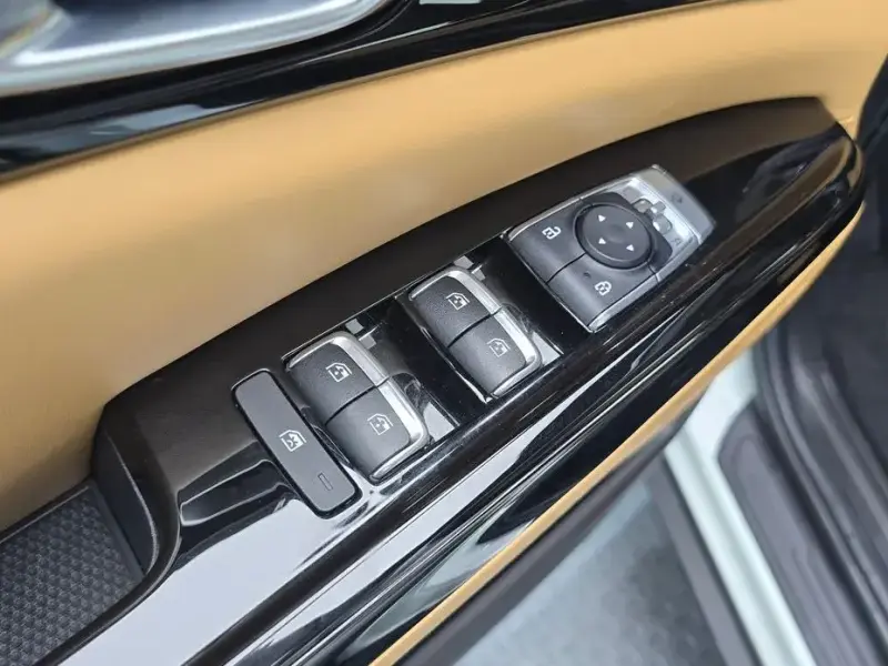 2023 Kia Carnival с пробегом 24 013 км