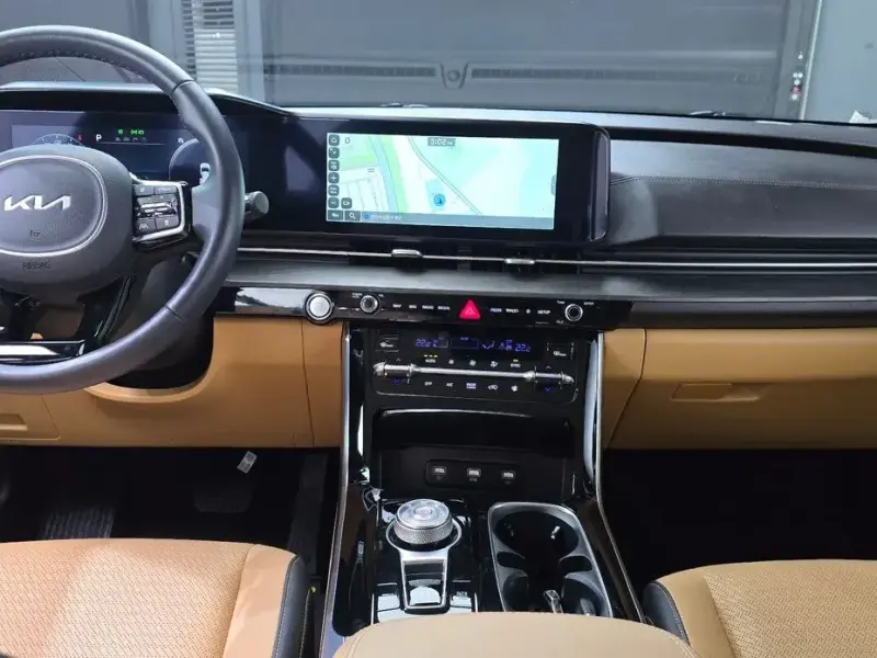 2023 Kia Carnival с пробегом 24 013 км