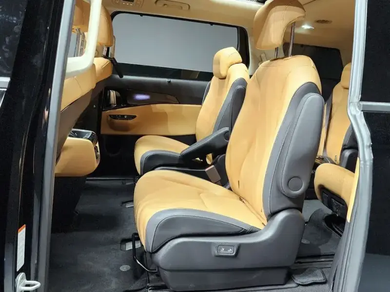 2023 Kia Carnival с пробегом 41 321 км