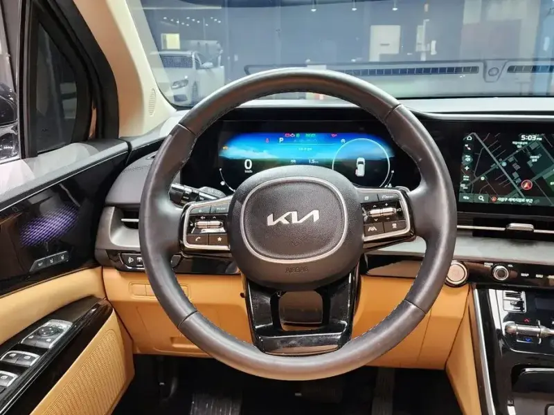 2023 Kia Carnival с пробегом 41 321 км