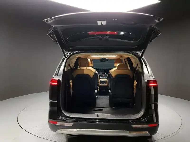 2023 Kia Carnival с пробегом 41 321 км