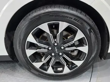 2023 Kia Carnival с пробегом 73 980 км