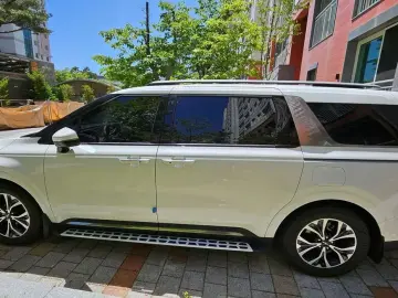 2022 Kia Carnival с пробегом 17 625 км