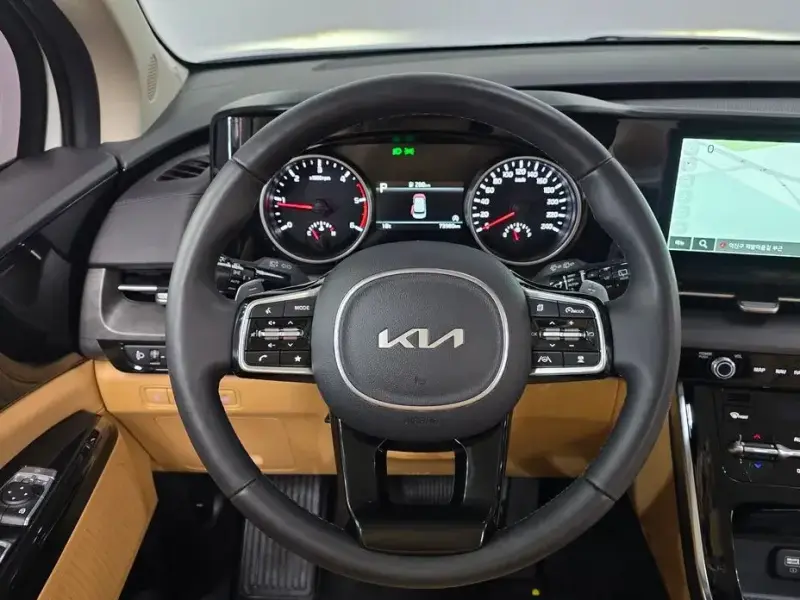 2023 Kia Carnival с пробегом 73 980 км