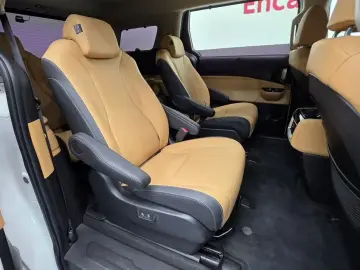 2023 Kia Carnival с пробегом 73 980 км