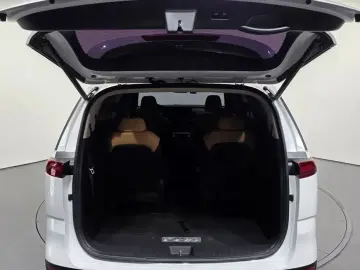 2023 Kia Carnival с пробегом 73 980 км