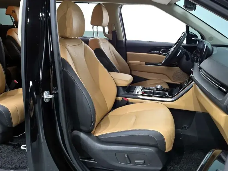 2023 Kia Carnival с пробегом 26 812 км