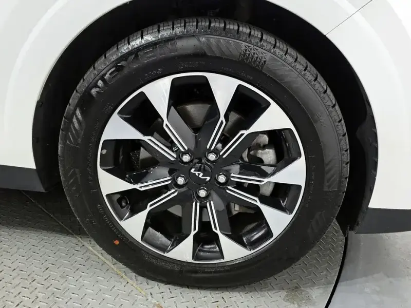 2023 Kia Carnival с пробегом 70 318 км