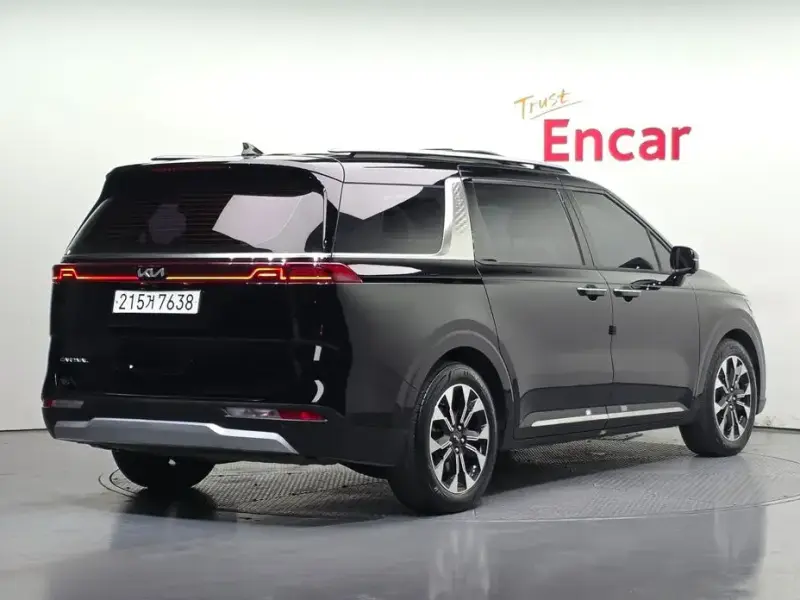 2022 Kia Carnival с пробегом 72 937 км