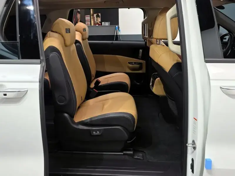2023 Kia Carnival с пробегом 70 318 км
