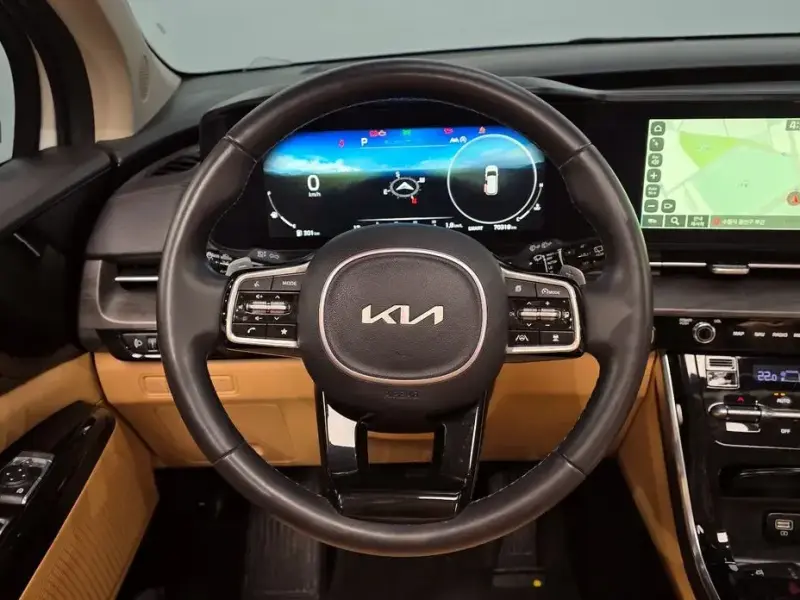 2023 Kia Carnival с пробегом 70 318 км