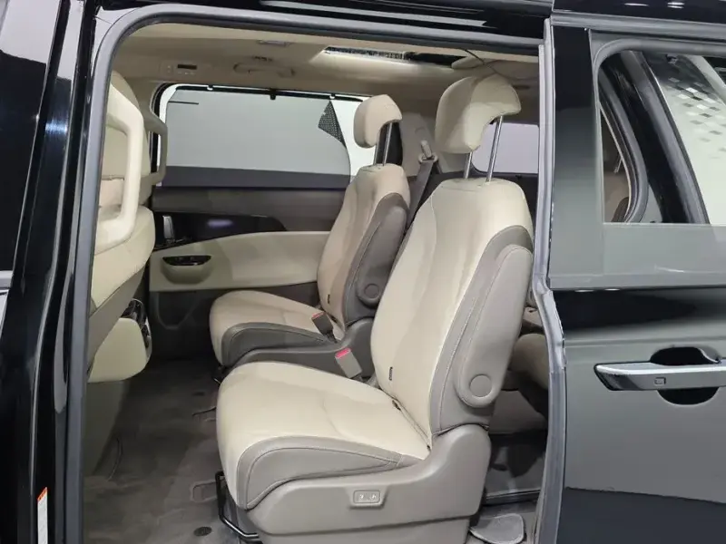 2022 Kia Carnival с пробегом 72 937 км