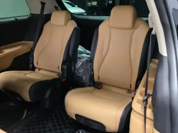 2022 Kia Carnival с пробегом 45 504 км