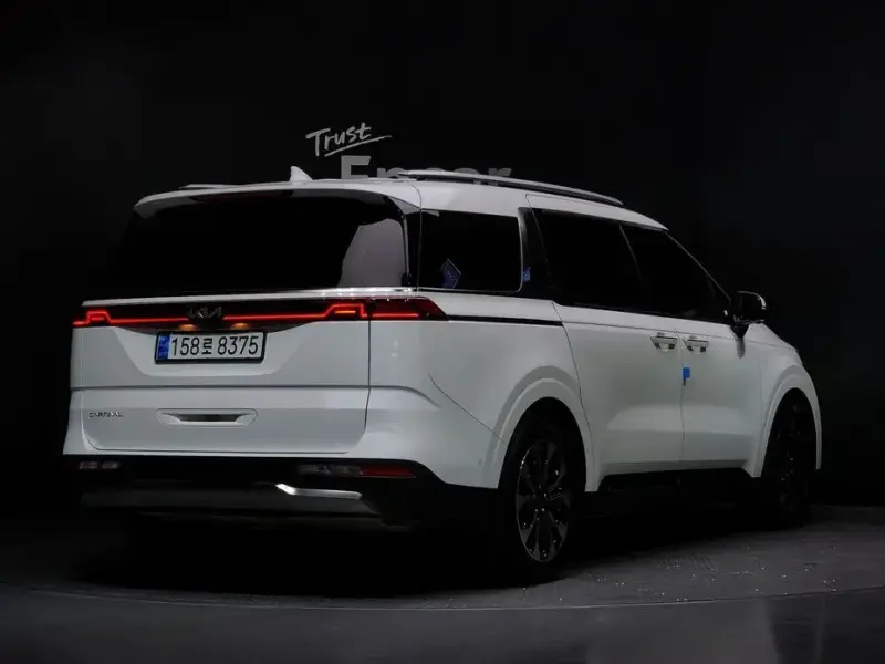 2023 Kia Carnival с пробегом 42 522 км