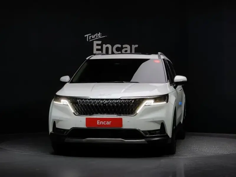 2023 Kia Carnival с пробегом 42 522 км