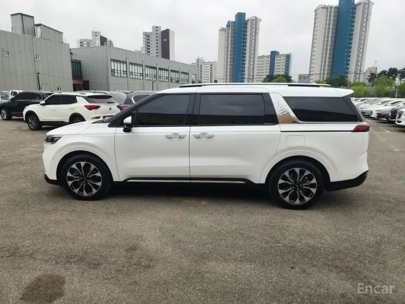2023 Kia Carnival с пробегом 64 925 км