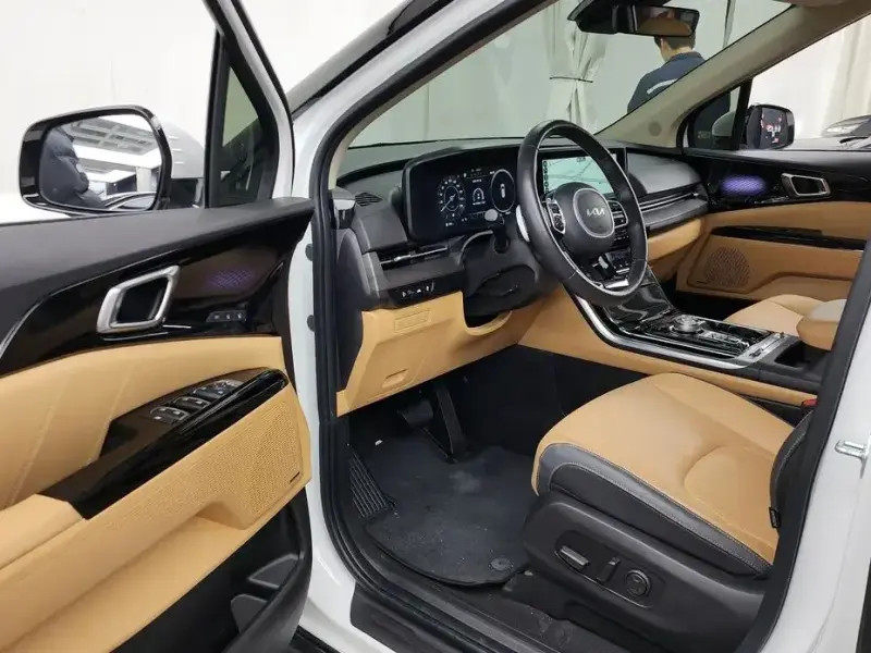 2023 Kia Carnival с пробегом 42 522 км