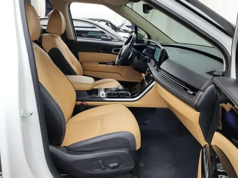 2023 Kia Carnival с пробегом 42 522 км