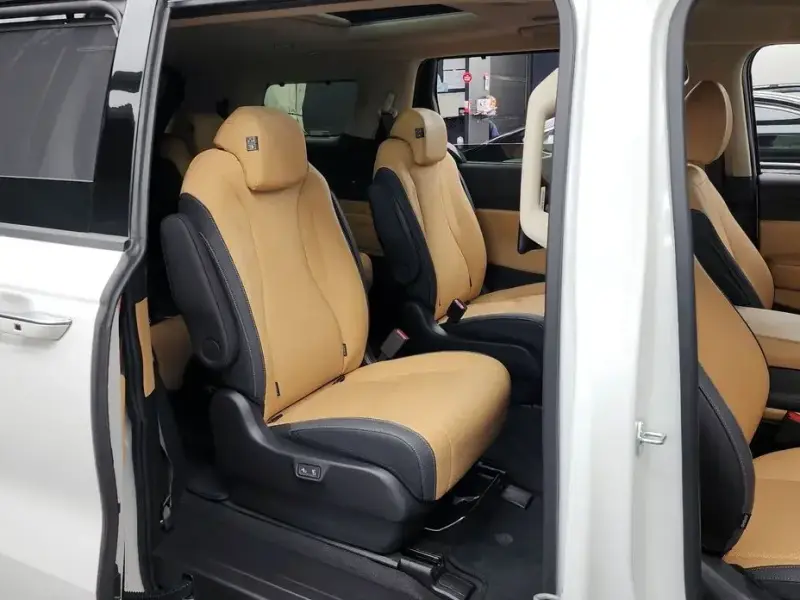 2023 Kia Carnival с пробегом 42 522 км