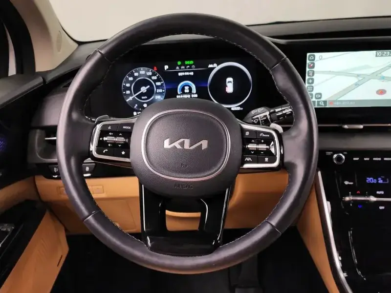 2023 Kia Carnival с пробегом 42 522 км