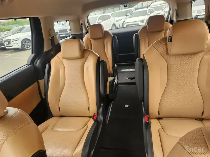 2023 Kia Carnival с пробегом 64 925 км