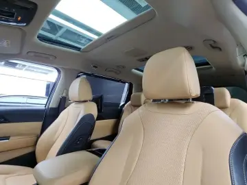 2023 Kia Carnival с пробегом 42 522 км