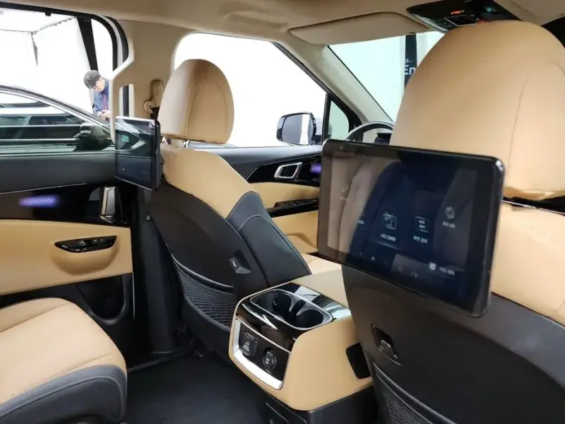 2023 Kia Carnival с пробегом 42 522 км