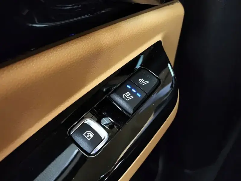 2023 Kia Carnival с пробегом 42 522 км