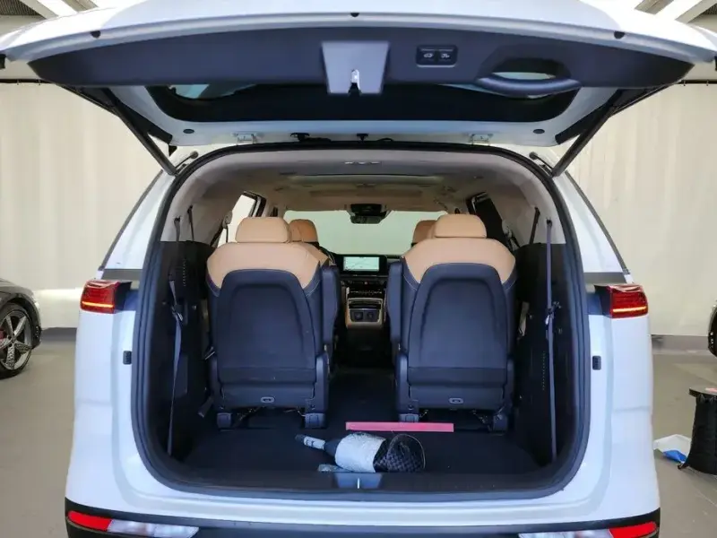 2023 Kia Carnival с пробегом 42 522 км