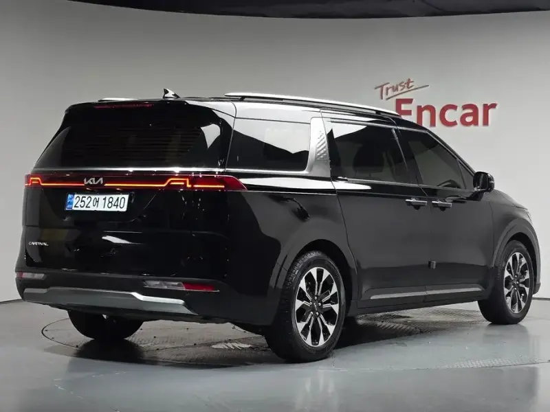 2022 Kia Carnival с пробегом 37 745 км