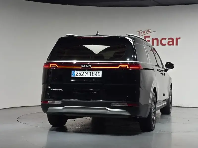 2022 Kia Carnival с пробегом 37 745 км