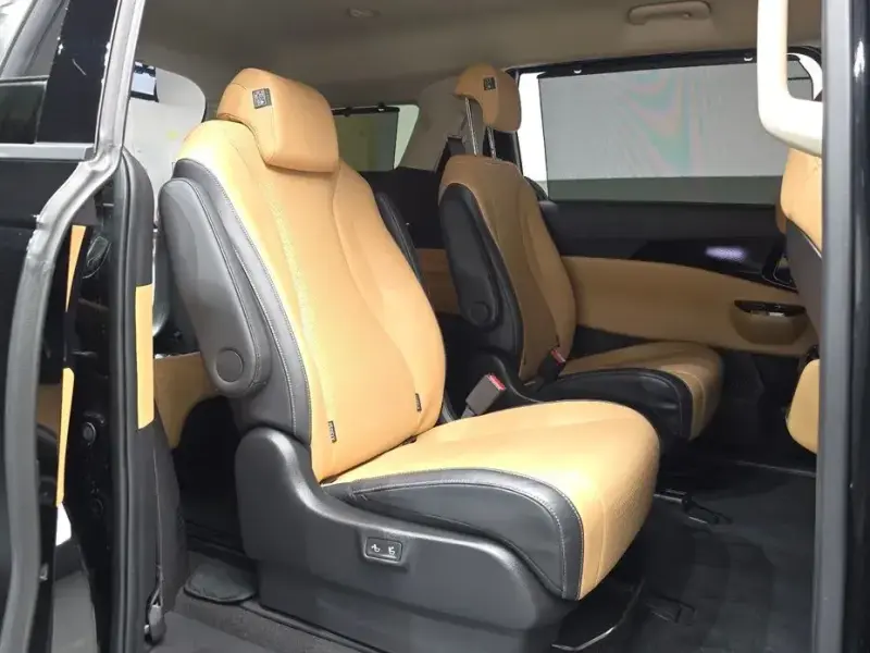 2022 Kia Carnival с пробегом 37 745 км