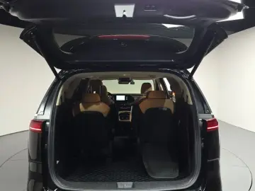 2022 Kia Carnival с пробегом 37 745 км