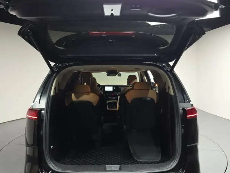 2022 Kia Carnival с пробегом 37 745 км