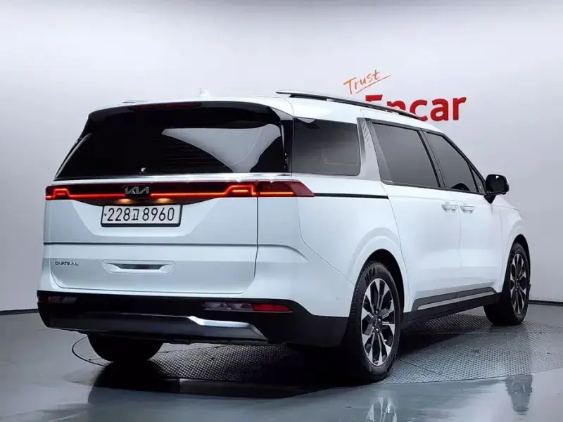 2023 Kia Carnival с пробегом 22 467 км