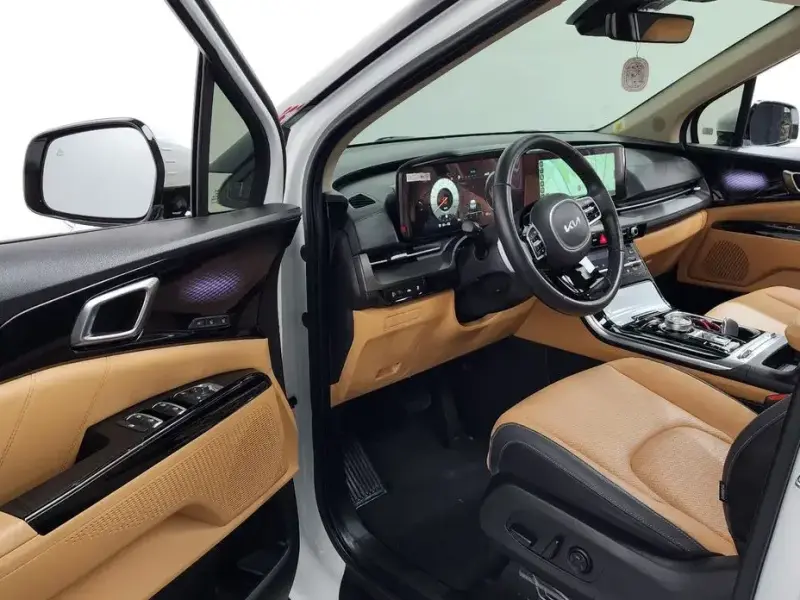 2023 Kia Carnival с пробегом 22 467 км