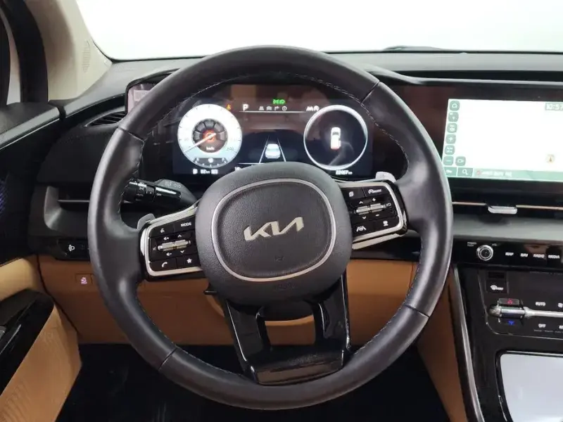 2023 Kia Carnival с пробегом 22 467 км