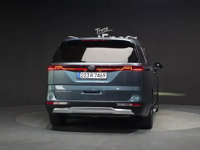 2021 Kia Carnival с пробегом 105 052 км