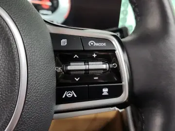 2023 Kia Carnival с пробегом 22 467 км