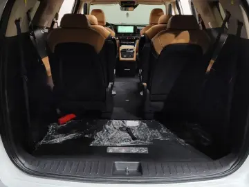 2023 Kia Carnival с пробегом 22 467 км