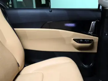 2022 Kia Carnival с пробегом 56 291 км