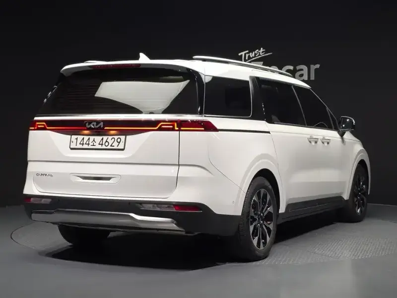 2022 Kia Carnival с пробегом 12 768 км